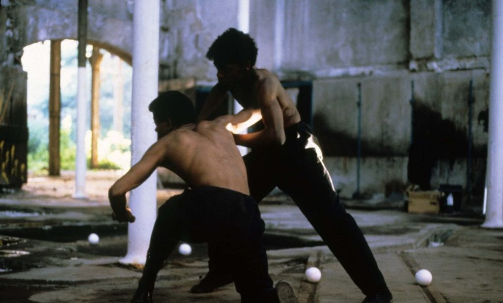 Cortometraggio il Contatto, Studio Azzurro, Brown Boveri, scenografia di Esther Musatti, scena 2
