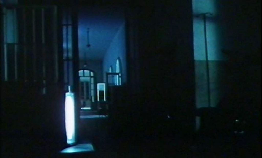 Film l'osservatorio del Sig. Nanof, Studio Azzurro, regia di Paolo Rosa, scenografia di Esther Musatti, scena 8